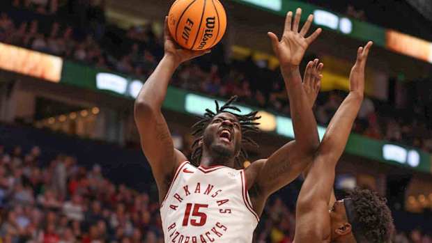 Razorbacks' Makhi Mitchell inside against Vanderbilt in SEC Championship
